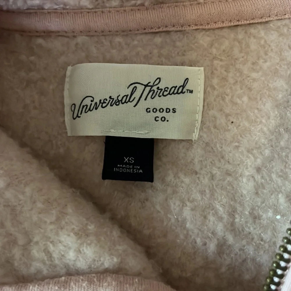 Universal threads pullover - Picture 3 of 4